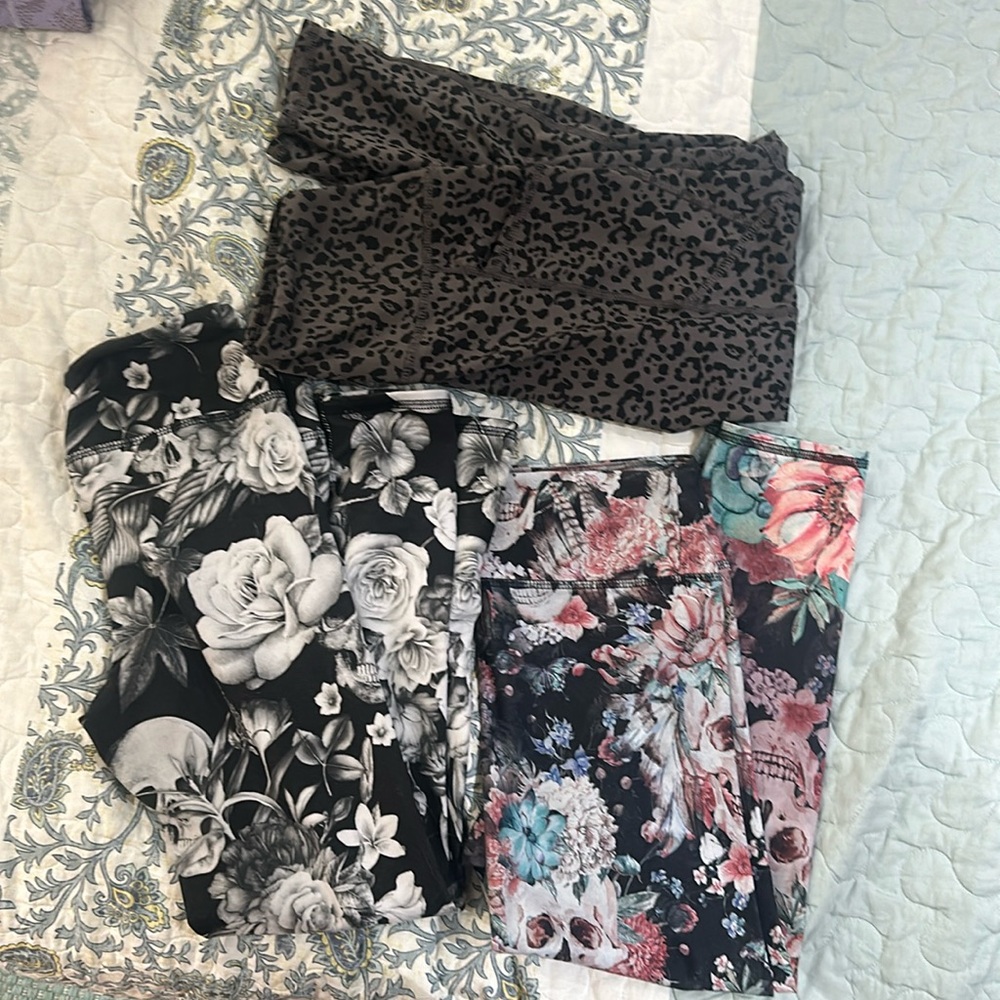 Set of 3 Evolution and creation leggings workout skulls